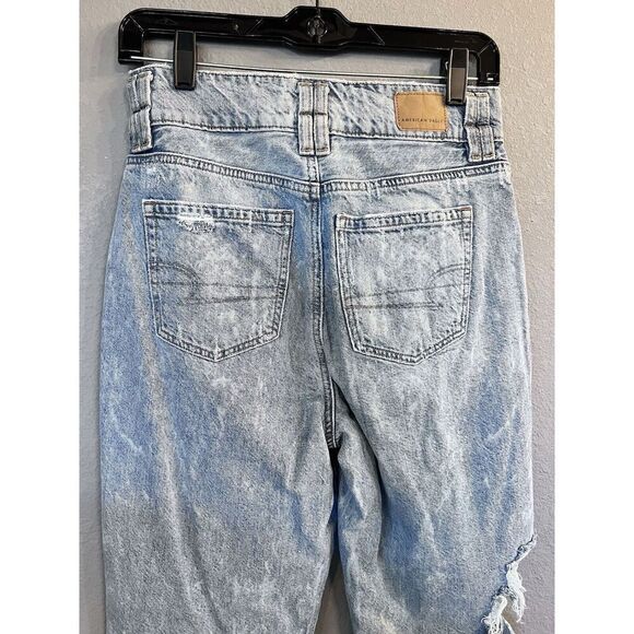 American Eagle Highest Rise Mom Jeans Blue sz 2 Long Distressed - Picture 4 of 10